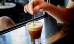 Καφές: Στο 24% ΦΠΑ ο σερβιριζόμενος – Παραμένει στο 13% η παράδοση στο χέρι και το delivery