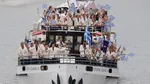Ολυμπιακοί Αγώνες 2024: Η είσοδος της ελληνικής αποστολής με το πρώτο πλοιάριο