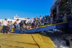Βουλιάζουν από πληρότητα τα πλοία, βουλιάζουν και οι Κυκλάδες