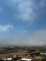 Απόκοσμες εικόνες στη Πάρο: Δυσκολία στη ναυσιπλοΐα λόγω έντονης καλοκαιρινής ομίχλης