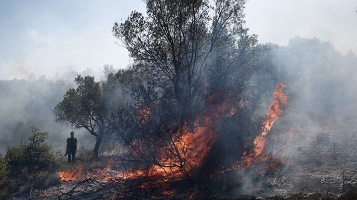 Φωτιά στη Ρόδο: Μήνυμα 112 για εκκένωση των χωριών Λάρδο και Πυλώνα