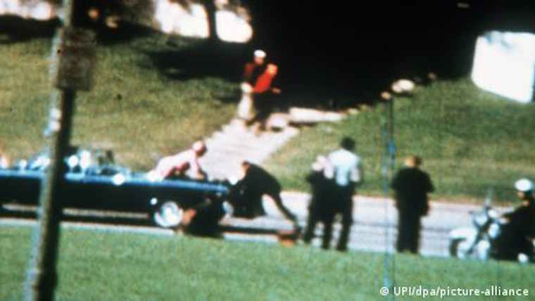 60 χρόνια μετά τη δολοφονία του Τζον Κένεντι προσπαθούν να βρουν ακόμη την αλήθεια