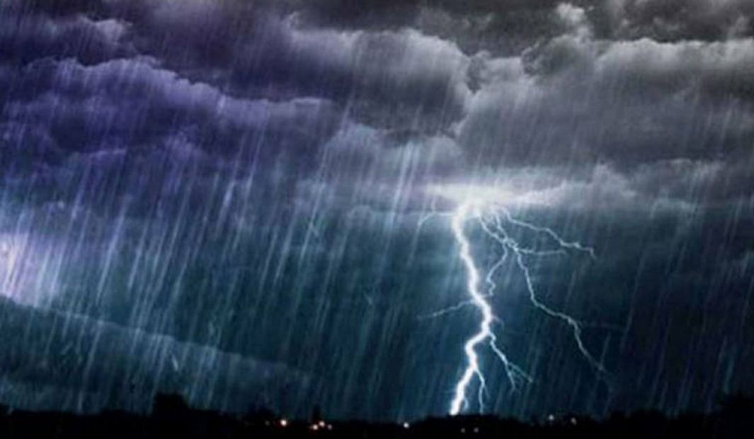 Kακοκαιρία Emil: «Χτυπάει» τη χώρα με ισχυρές βροχές και καταιγίδες - Θα επηρεαστούν και οι Κυκλάδες