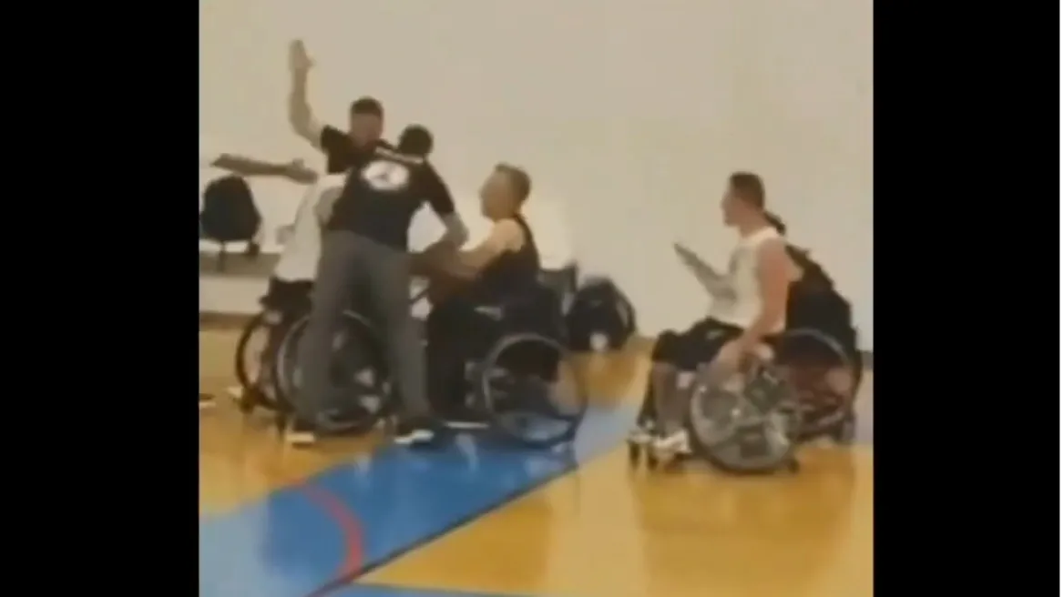 Σαντορίνη: Οπαδός χτύπησε αθλητή με αμαξίδιο του Παναθηναϊκού στον τελικό κυπέλλου μπάσκετ