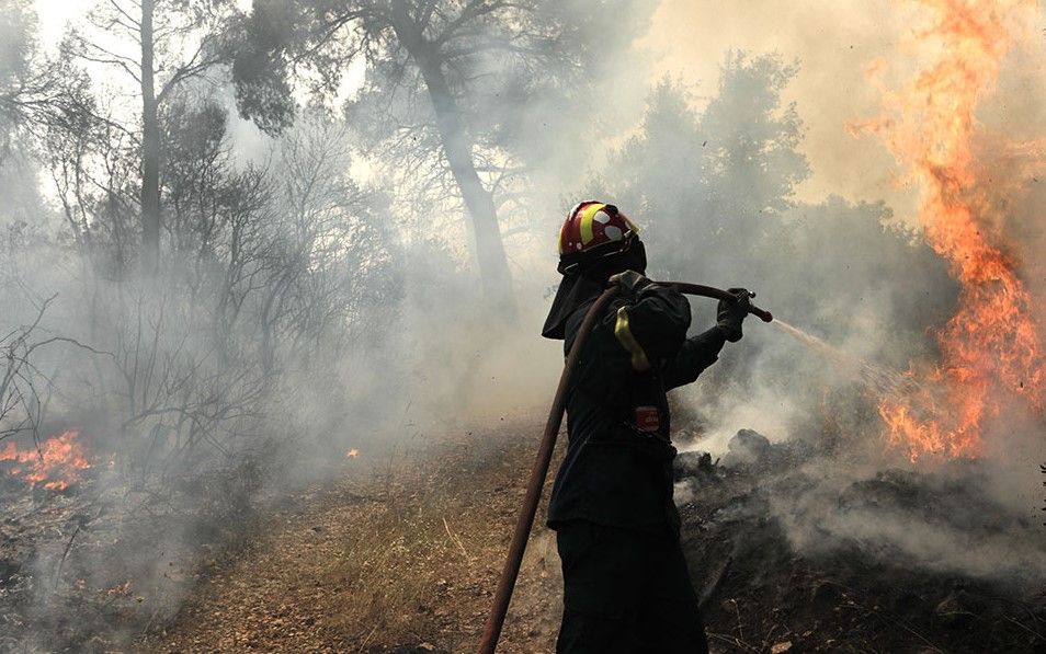 Πυρκαγιά στη Νάξο - Μήνυμα του 112 για απομάκρυνση κατοίκων από τη Μουτσούνα Νάξου