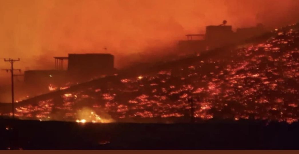 Χωρίς ενεργό μέτωπο η φωτιά στη Σέριφο μετά την ολονύχτια μάχη - Kάηκαν σπίτια