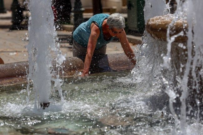 Καιρός: Καμίνι και σήμερα η χώρα - Ανεβαίνει κι άλλο η θερμοκρασία