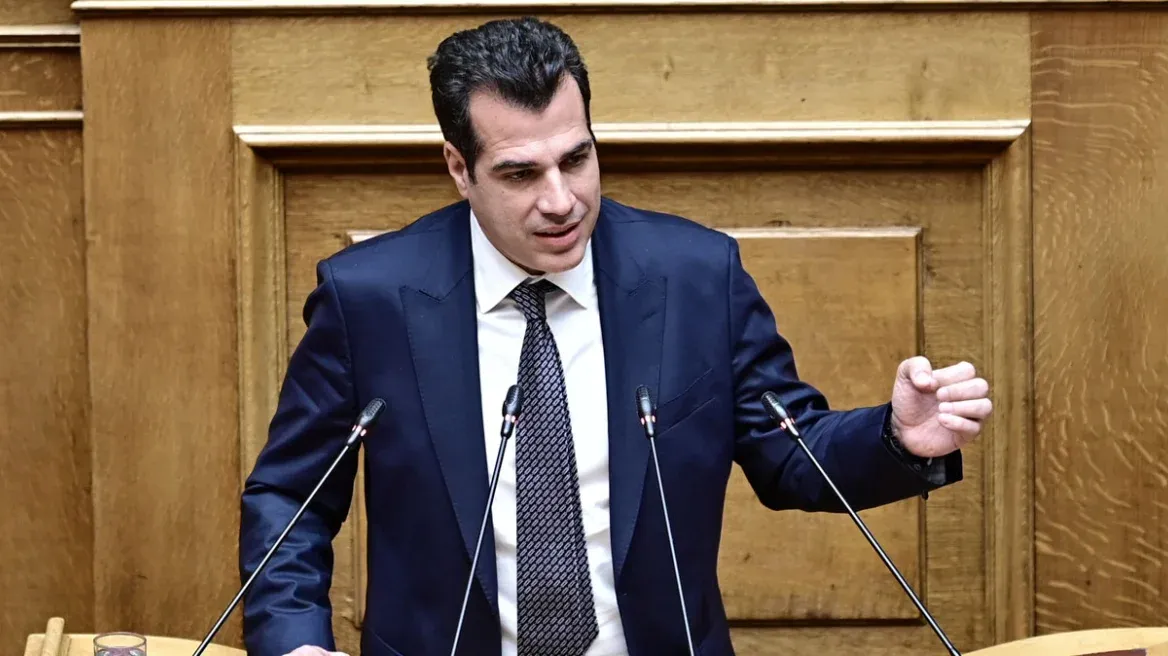 Ο Θάνος Πλεύρης στη θέση του Μάκη Βορίδη στο υπουργείο Μετανάστευσης και Ασύλου