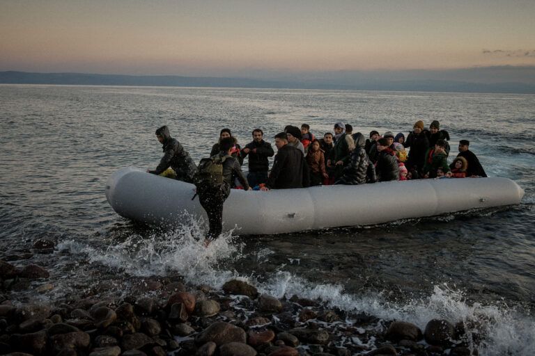 Μεταναστευτικό: Η κυβέρνηση σκληραίνει τη στάση της - Κατατέθηκε η τροπολογία για σύλληψη και επιστροφή