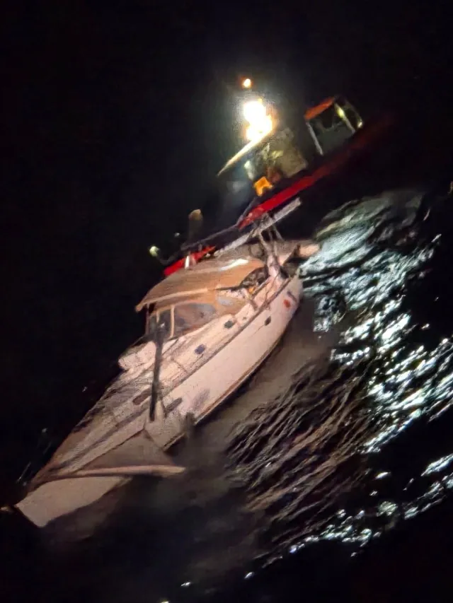 SOS από ιστιοφόρο με δύο επιβάτες μεταξύ Πάρου και Μυκόνου: Επιχείρηση διάσωσης - Οι επιβάτες αρνούνται να εγκαταλείψουν