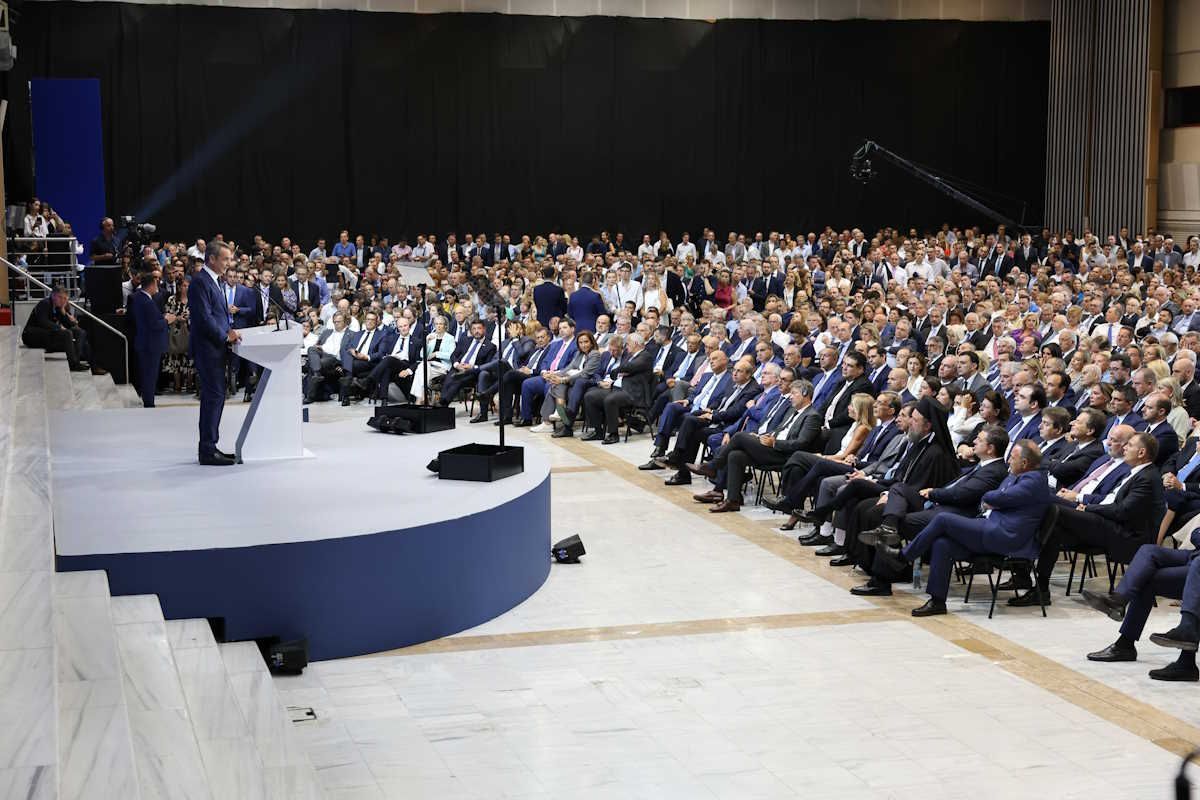 Τα μέτρα της ΔΕΘ: Μειώσεις φόρων, αυξήσεις σε μισθούς - συντάξεις, στο επίκεντρο η μεσαία τάξη και στήριξη οικογενειών με παιδιά