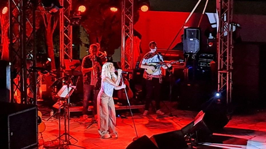 Λεύκες: Η Ελεωνόρα Ζουγανέλη μάγεψε το κοινό
