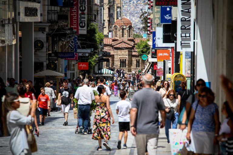 Πόσα κερδίζουν νέοι, τρίτεκνοι, πολύτεκνοι και ελεύθεροι επαγγελματίες από το 2026