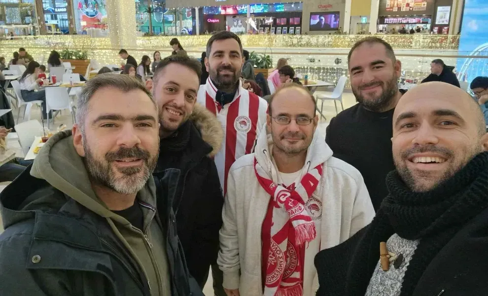 Από την Πάρο στην Αστάνα: Η Οδύσσεια μιας τρελοπαρέας για τον Ολυμπιακό