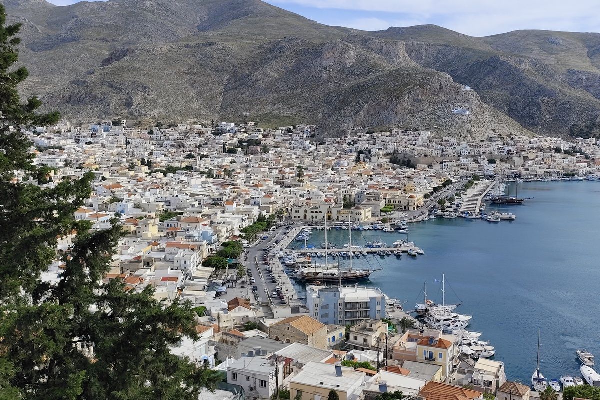 Το νησί που «σκαρφάλωσε» ψηλά στον τουριστικό χάρτη και διατηρεί σεζόν 10 μηνών