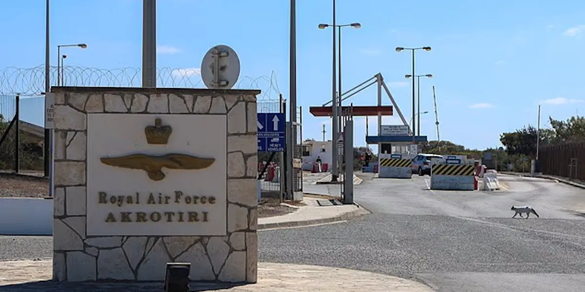 Drone έπληξε τη βρετανική βάση στο Ακρωτήρι Κύπρου - Απομακρύνεται το μη απαραίτητο προσωπικό