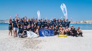 Καθαρισμός της παραλίας Λιβάδια  από εθελοντές στα πλαίσια της δράσης Keep Paros Blue