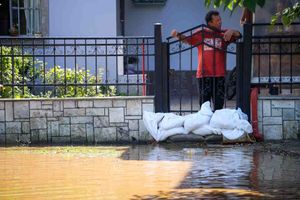 Λάρισα: Συνεχίζονται τα πλημμυρικά φαινόμενα στην πόλη - Παραμένει κλειστή η ΠΑΘΕ