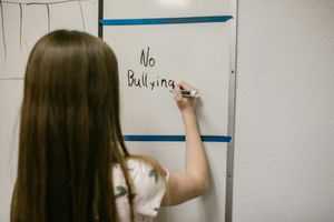 Μέτρα κατά του bullying: Πλατφόρμα καταγγελιών και αυστηροποίηση ποινών – Σήμερα οι ανακοινώσεις