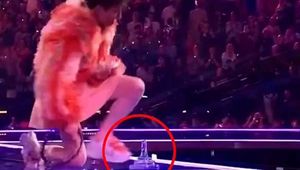 Eurovision: Μεγάλη νικήτρια η Ελβετία - Το non-binary Nemo έσπασε το τρόπαιο μόλις το πήρε στα χέρια του!