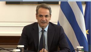 Στην τελετή υπογραφής της σύμβασης για το Ταμείο Απανθρακοποίησης Νησιών στο Λιμάνι της Νάξου ο Κυρ. Μητσοτάκης