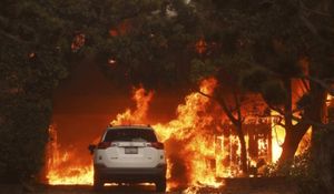 Κόλαση στο Λος Άντζελες - Τουλάχιστον 5 νεκροί - Νέα φωτιά στο Χόλιγουντ