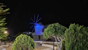 «Mπλε» o Μύλος στον λόφο της Αγίας Άννας δίπλα στο Δημαρχείο για την Παγκόσμια Ημέρα Ευχής