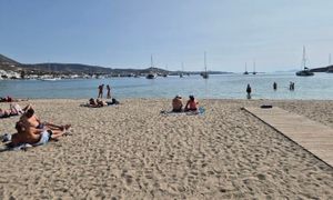 Καθαρίστηκαν οι παραλίες της Πάρου
