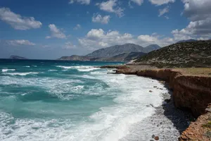 Καιρός: Σαρώνουν οι άνεμοι στο Αιγαίο - Επιμένουν τα 40άρια