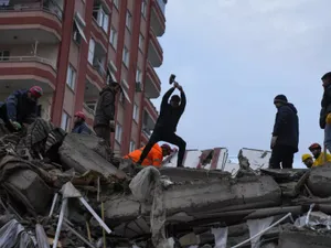 Σεισμός 6,1 Ρίχτερ στην Τουρκία: Ένας νεκρός, 29 τραυματίες και καταρρεύσεις κτιρίων