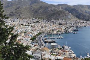 Το νησί που «σκαρφάλωσε» ψηλά στον τουριστικό χάρτη και διατηρεί σεζόν 10 μηνών