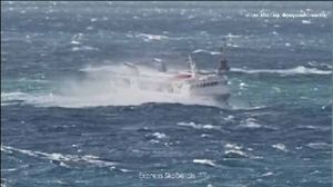 Βίντεο: Η «μάχη» του Σκοπελίτη με τα κύματα στο Αιγαίο