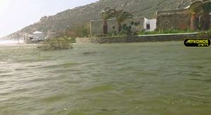 Κακοκαιρία στη Μύκονο: Θάλασσα και στεριά έγιναν ένα (vid)