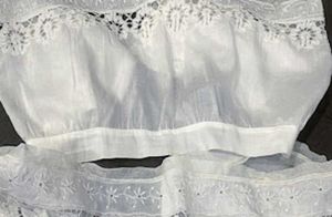 Πορτελάτα και μισοφόρια: Ξεδιπλώνοντας τα γυναικεία εσώρουχα της φορεσιάς της Πάρου