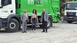 Υπογραφή σύμβασης για την αποκομιδή απορριμμάτων οικισμών στον Δήμο Πάρου