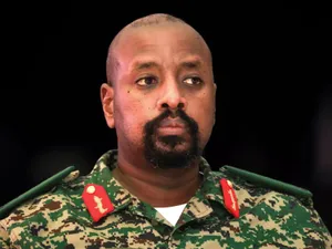 Στρατηγός της Ουγκάντας: Έχω ελληνικό DNA - Πάντα ήξερα ότι ήμουν συγγενής του Μεγάλου Αλεξάνδρου