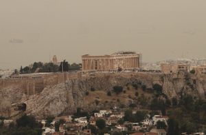 Αφρικανική σκόνη πάνω από την Eλλάδα – Πότε υποχωρεί το φαινόμενο και ανεβαίνει η θερμοκρασία