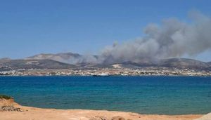 Ενισχύθηκαν οι δυνάμεις στη φωτιά - Επιχειρούν 12 εναέρια, 112 για εκκενώσεις σε Άγιο Χαράλαμπο, Καμπί, Μπούγαδο και Ανερατζιά