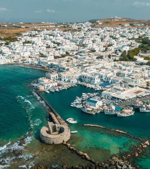Πάρος: Αλλαγές στο Τοπικό Πολεοδομικό Σχέδιο ζητά ο Δήμος | Όριο 80 κλινών στα ξενοδοχεία | Απειλεί με προσφυγή στο ΣτΕ