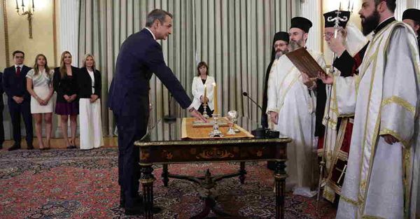 Live: Η ορκωμοσία του Κυριάκου Μητσοτάκη – Το απόγευμα η ανακοίνωση της κυβέρνησης