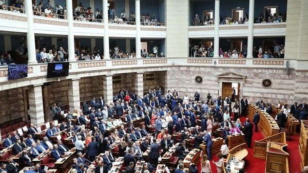 Τον πρόεδρό της εκλέγει σήμερα η νέα Βουλή