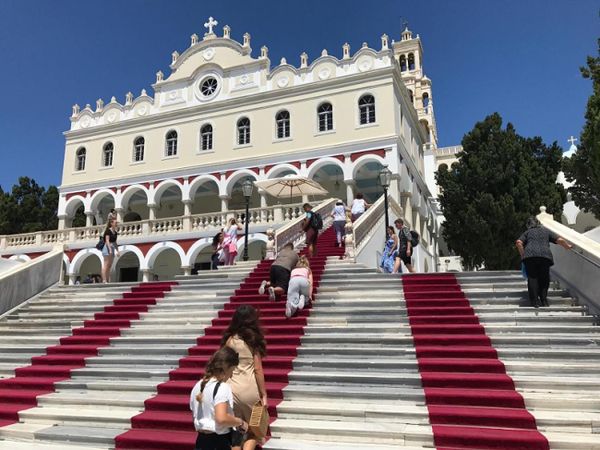 Live από την Τήνο η Λειτουργία για την Κοίμηση της Θεοτόκου