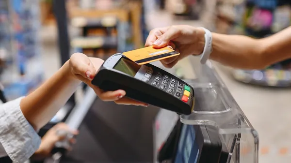 ΑΑΔΕ: Επιχείρηση POS στο Αιγαίο: Λουκέτα και πρόστιμα σε 43 καταστήματα για φοροδιαφυγή - 8 στην Πάρο