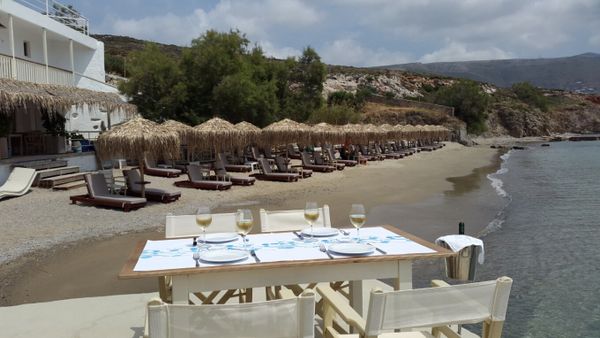 Πάρος: Το beach bar "Aρόδο" αναστέλλει τη δραστηριότητά του μετά από επίσκεψη ελεγκτών