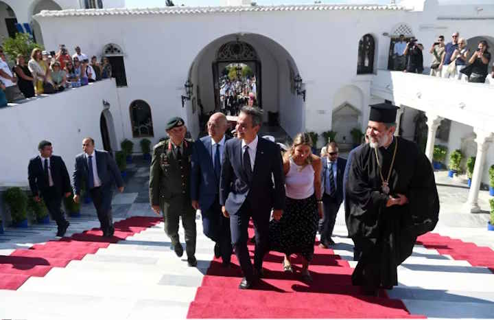 Με λαμπρότητα τελέστηκε ο εορτασμός στην Παναγία της Τήνου (Φωτογραφίες -βίντεο)