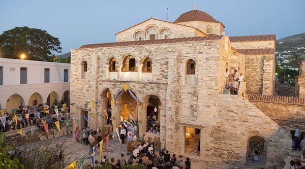 Συνεχίζονται οι εκδηλώσεις του Δεκαπενταύγουστου στην Παναγία Εκατονταπυλιανή