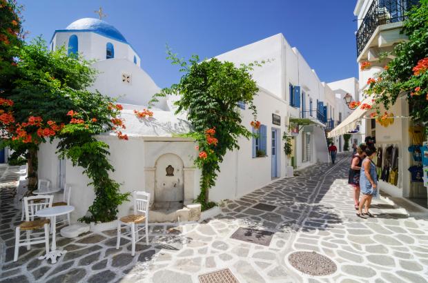 Περισσότερα έσοδα από τον τουρισμό, αλλά με μικρότερο πορτοφόλι από τους ξένους τουρίστες