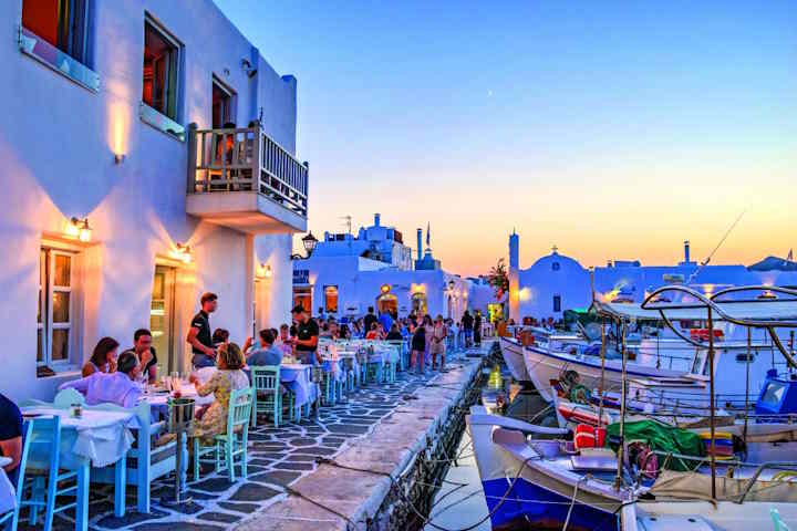 «Επίγειος παράδεισος» για τους Σέρβους η Πάρος