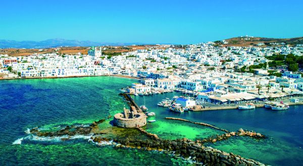 Η Πάρος και η Μήλος στους δέκα καλύτερους προορισμούς διακοπών στην Ελλάδα σύμφωνα με την US NEWS