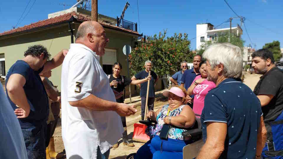 Μπέος για το επεισόδιο με μέλη της ΚΝΕ: Δυστυχώς δεν λείπουν και τα γραφικά κομματόσκυλα